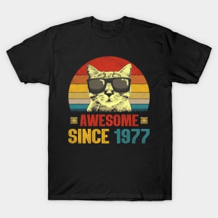 Awesome Since 1977 47th Birthday Gifts Cat Lover T-Shirt